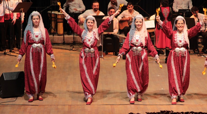 Türk Halk Müziği Topluluğu'ndan "Sevda Üzerine..." türküler
