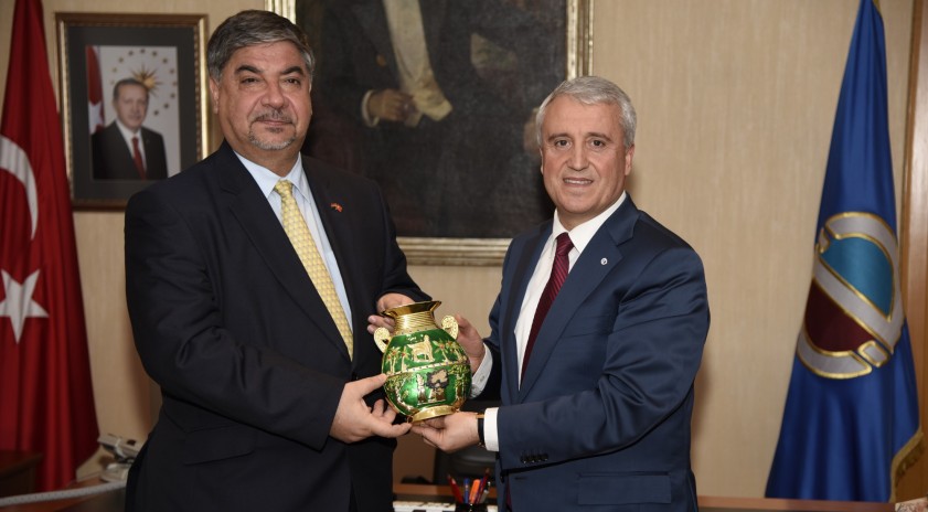 Irak Ankara Büyükelçisi Dr. Hisham Al-Alawi, Rektör Gündoğan’ı ziyaret etti