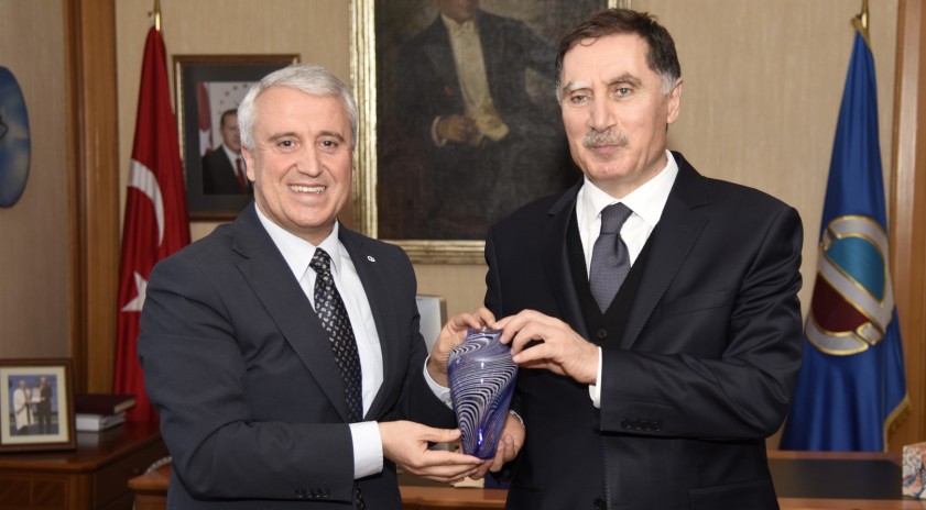 Kamu Başdenetçisi Şeref Malkoç’tan Rektör Gündoğan’a nezaket ziyareti