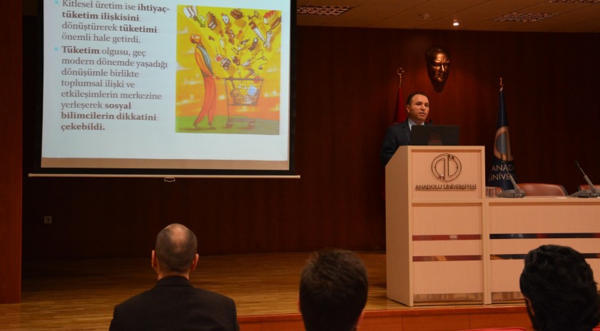 "Tüketim Kültürü ve İhtiyaçların Yabancılaşması" konferansı gerçekleştirildi