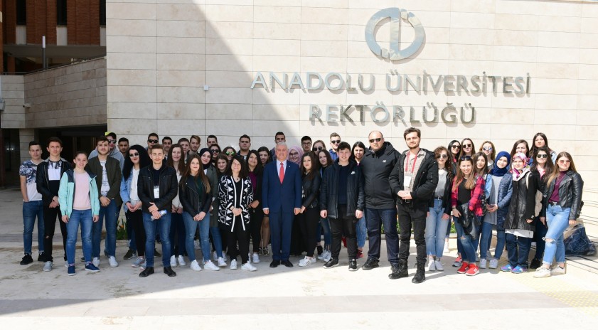 Batı Trakya’daki Türk öğrencilerden Rektör Gündoğan’a ziyaret