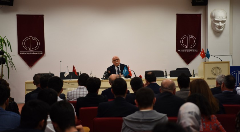 Anadolu Üniversitesi’nde “Kültür ve Siyaset” konferansı gerçekleştirildi