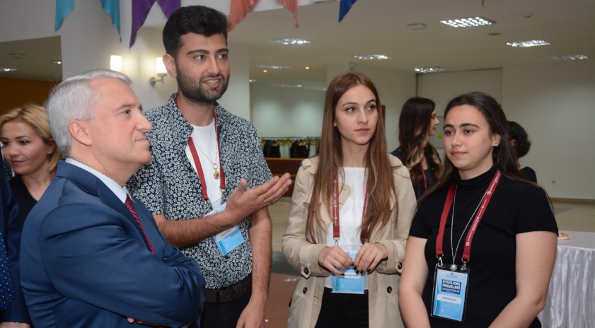 Fen Fakültesi öğrencileri bitirme projelerini sergiledi