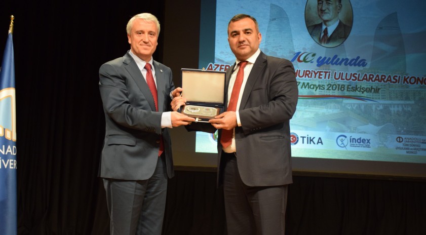 Azerbaycan’ın 100’üncü yaşı Anadolu Üniversitesi’nde kutlandı