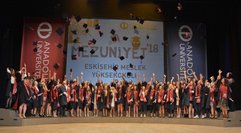 Eskişehir Meslek Yüksekokulu mezunlarını uğurladı