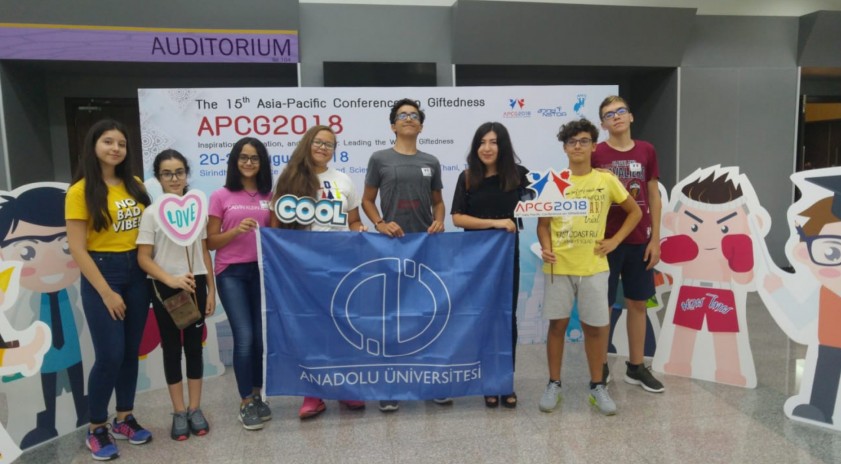 ÜYEP öğrencileri Tayland’da Türkiye’yi temsil etti 