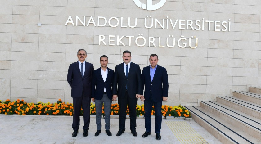 Türkiye Yüzme Federasyonu Başkanı Yalçın’dan, Rektör Prof. Dr. Çomaklı’ya ziyaret 