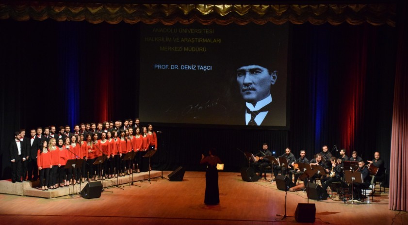 Üniversitemiz Türk Halk Müziği Topluluğu'ndan "Türkülerle Atatürk" konseri 