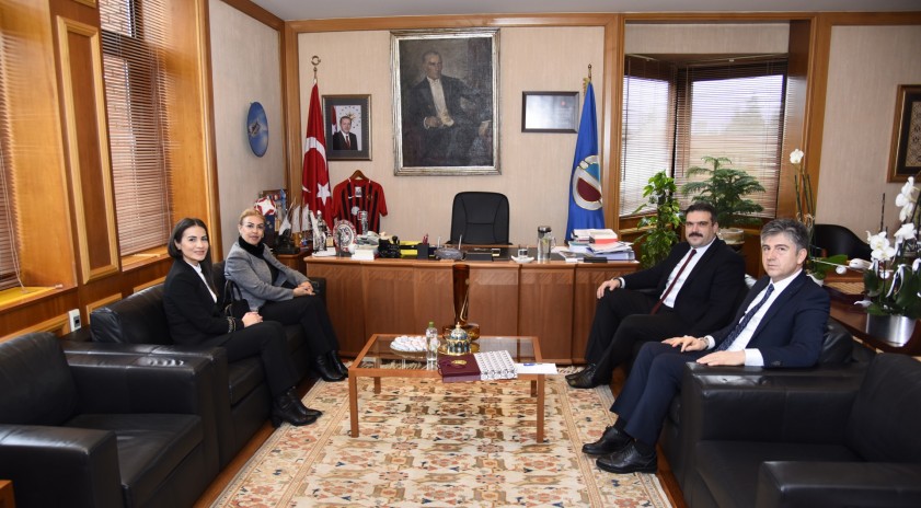 İş Bankası Bölge Müdür Yardımcısı Gül Baysal, Rektörümüz Prof. Dr. Çomaklı’yı ziyaret etti