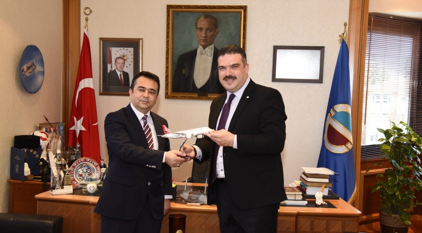 THY Eskişehir Temsilcisi Süleyman Arslan, Rektörümüz Prof. Dr. Çomaklı’yı ziyaret etti