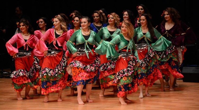 Halk dansları topluluğu "Anadolu'nun Kökleri”ni bir araya getirdi