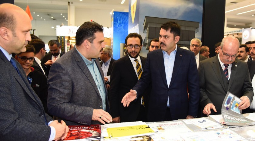 Çevre ve Şehircilik Bakanı Murat Kurum, Anadolu Üniversitesi standını ziyaret etti