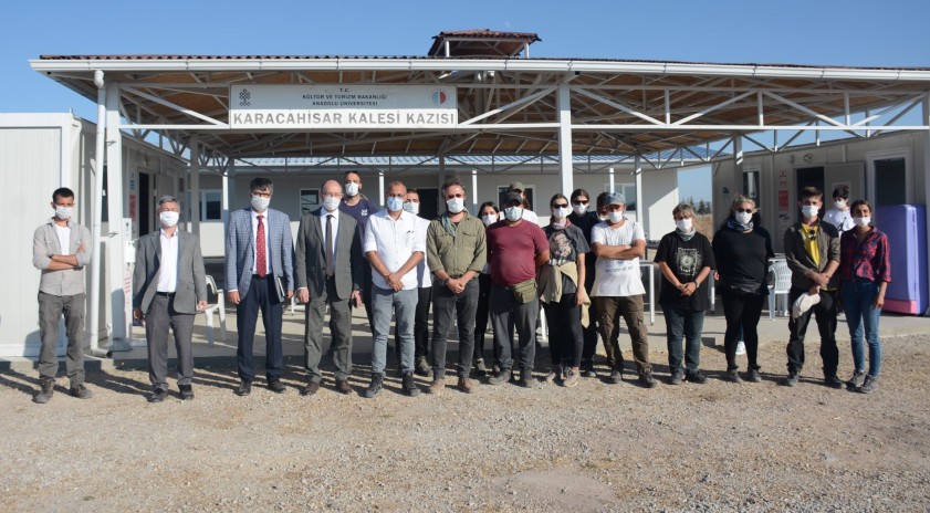 Rektör Erdal Karacahisar Kalesi kazı alanını ziyaret etti