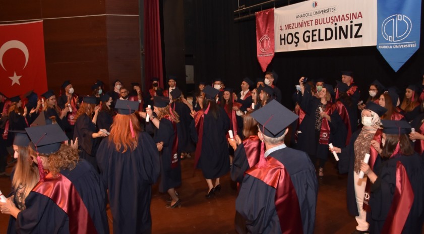 Anadolu Üniversitesi mezunları Uşak’ta bir araya geldi