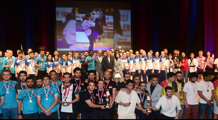 2022 Anadolu Üniversitesi Spor Ödülleri sahiplerini buldu