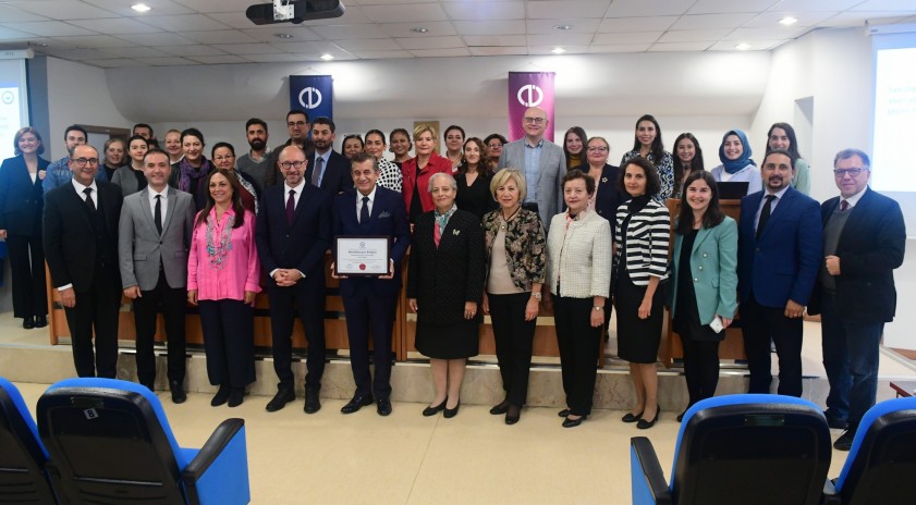 Anadolu Üniversitesi Eczacılık Fakültesi yeniden tam akreditasyona layık görüldü