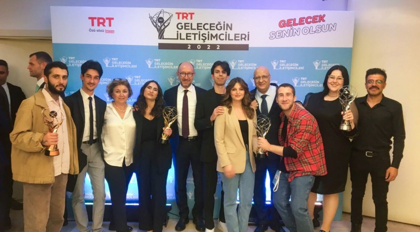 İBF öğrencileri TRT Geleceğin İletişimcileri Yarışması'ndan ödüllerle döndü