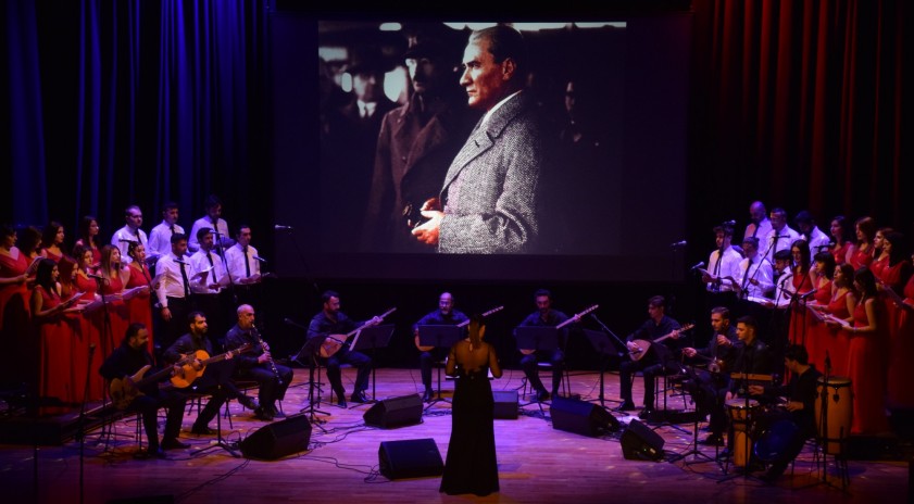 Atatürk “Sarı Zeybek” konseri ile anıldı
