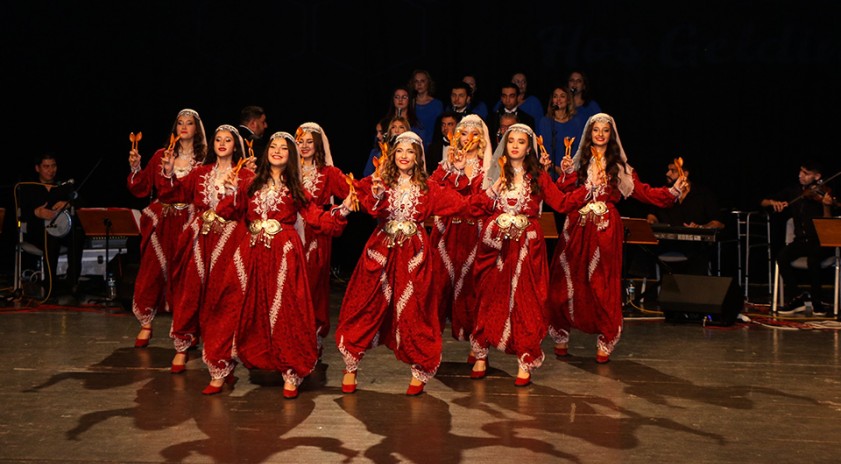 Üniversitemiz “Müzik ve Halk Dansları Gösterisi” ile Sinop’ta sahne aldı