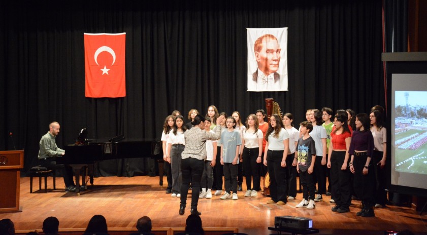 Müzik ve Bale Ortaokulu öğrencileri 19 Mayıs’ı coşkuyla kutladı