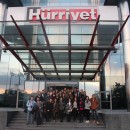 Hürriyet binası önünde öğrencilerden genel bir kare