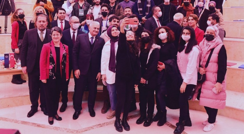 Binali Yıldırım, Anadolu Üniversitesi öğrencileri ile buluştu