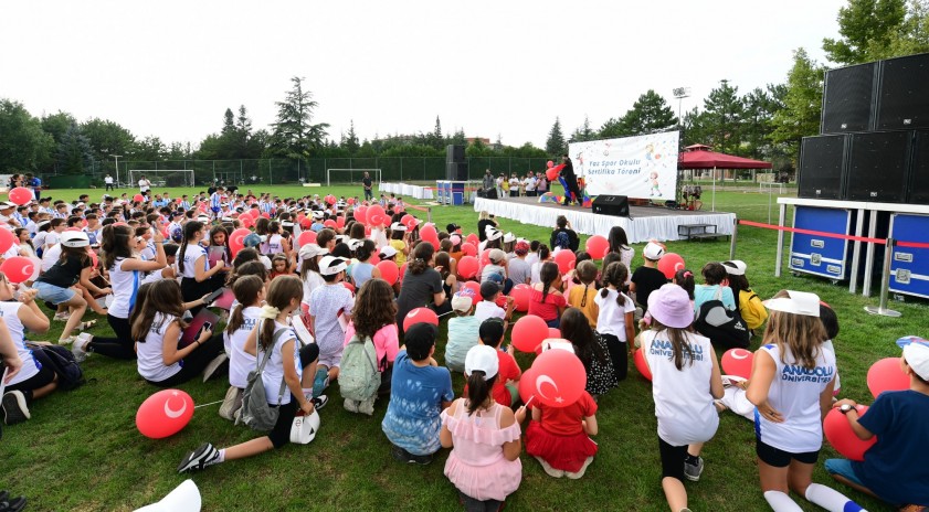 Anadolu Üniversitesi Yaz Spor Okulları sertifika töreni düzenlendi