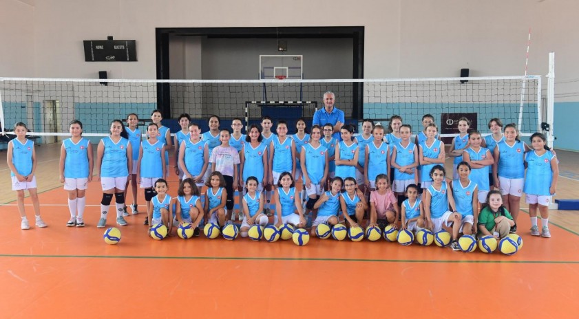 Minik voleybolcular son kez sahaya çıktı