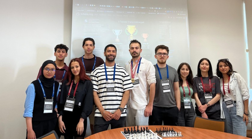 Anadolu Üniversitesi öğretim elemanları ve öğrencileri satranç turnuvasından başarıyla döndü