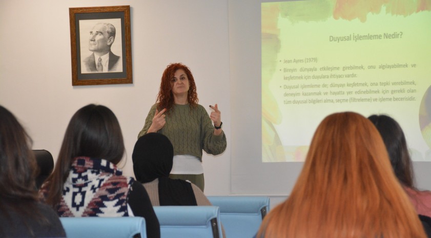 DİLKOM’da “Duyusal Stratejilerin Dil ve Konuşma Terapisinde Kullanımı” semineri gerçekleştirildi