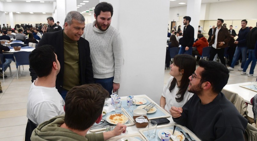 Rektör Adıgüzel öğrencilerle iftar yemeğinde buluşmaya devam ediyor