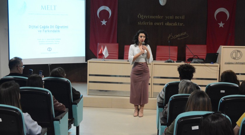 “Dijital Çağda Dil Öğretimi ve Farkındalık” semineri gerçekleştirildi