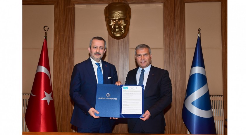 Anadolu Üniversitesi ile İstanbul Aile Vakfından aile odaklı iş birliği