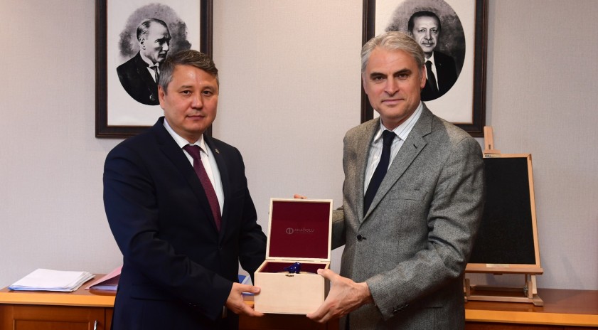 Kazakistan’dan Anadolu Üniversitesi’ne ziyaret