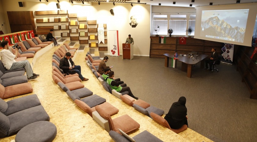 Anadolu Genç İnsan Hak ve Hürriyet Kulübünden konferans ve fotoğraf sergisi