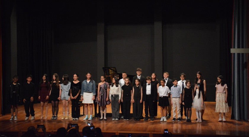 Yarı zamanlı dönem sonu konserinde genç yetenekler sahnede