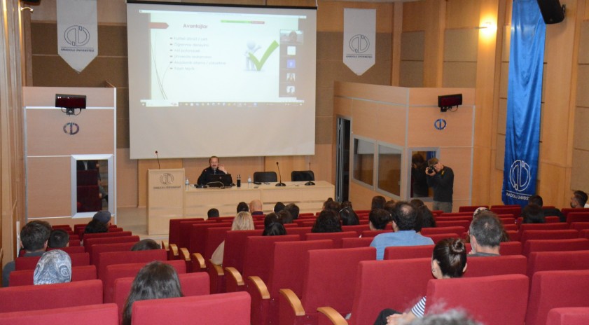 Anadolu Üniversitesi’nde “Uluslararası Hakemli Dergilerde Makale Yayımlama” konulu seminer düzenlendi