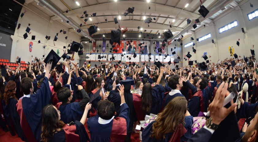 Anadolu Üniversitesi mezunlarını uğurlamaya devam ediyor