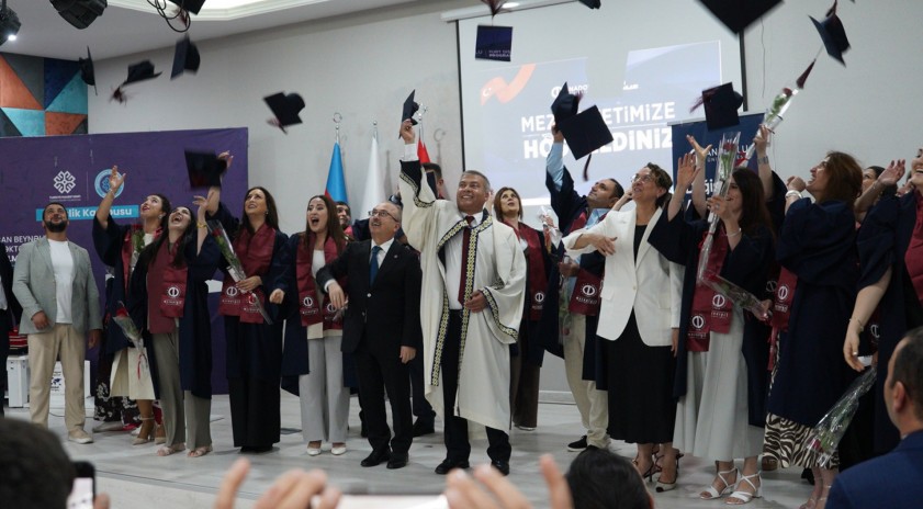 Anadolu Üniversitesi Bakü’de mezuniyet töreni düzenledi