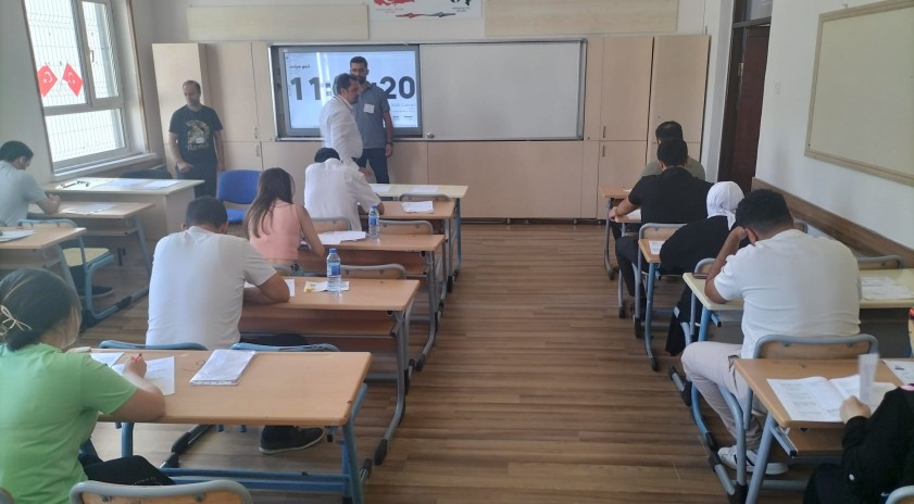 Anadolu Üniversitesi Yurt Dışı Programları Yaz Okulu Sınavı Bakü'de başarı ile tamamlandı