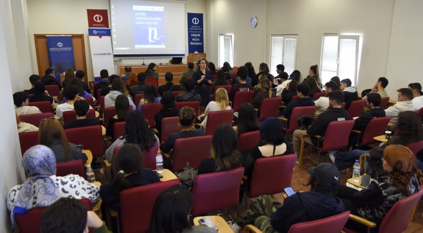 Anadolu Üniversitesi EMYO’da öğrenciler kariyer yolculuklarına hazırlandı