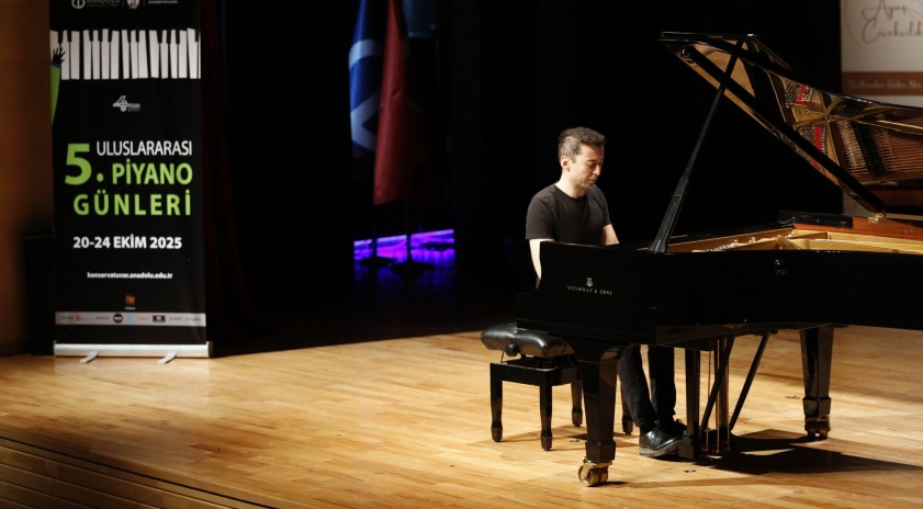 5. Uluslararası Piyano Günleri kapsamında Piyanist Emre Yavuz “Piyano Resitali” ile müzikseverlerle buluştu