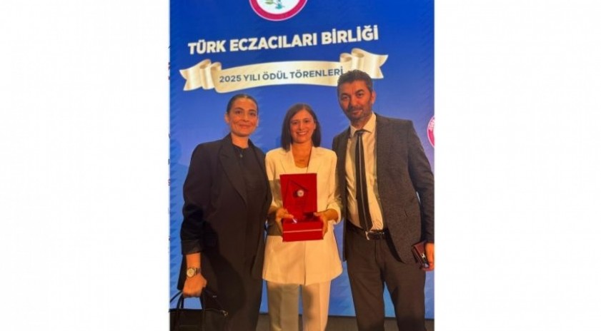 Doç. Dr. Ulviye Acar Çevik’e “TEB Eczacılık Akademisi Teşvik Ödülü”