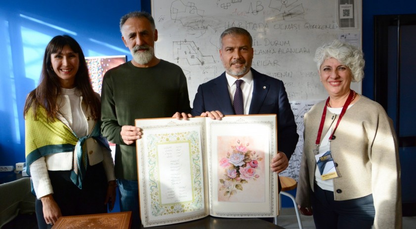 Rektör Adıgüzel 17. Uluslararası Anadolu Kaligrafi ve Tipografi Etkinliğini ziyaret etti