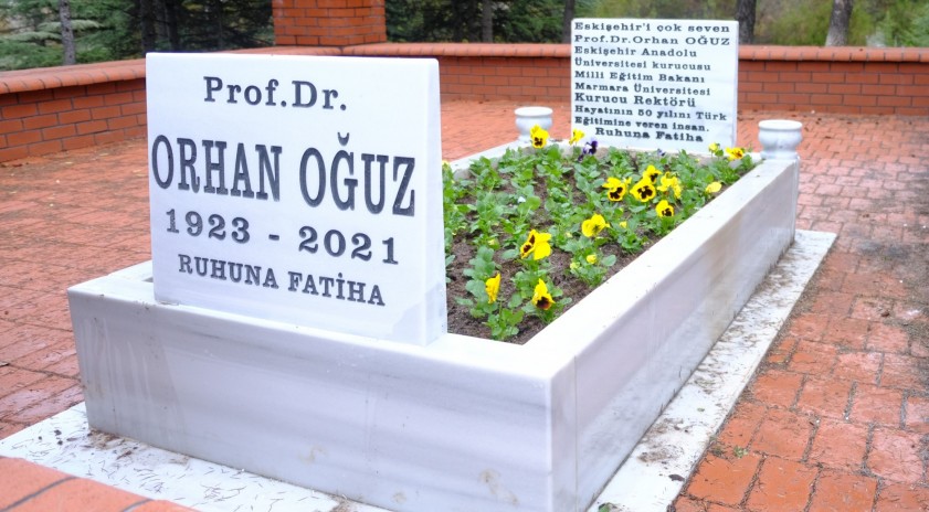 Anadolu Üniversitesinden Kurucusu Orhan Oğuz’a Büyük Vefa