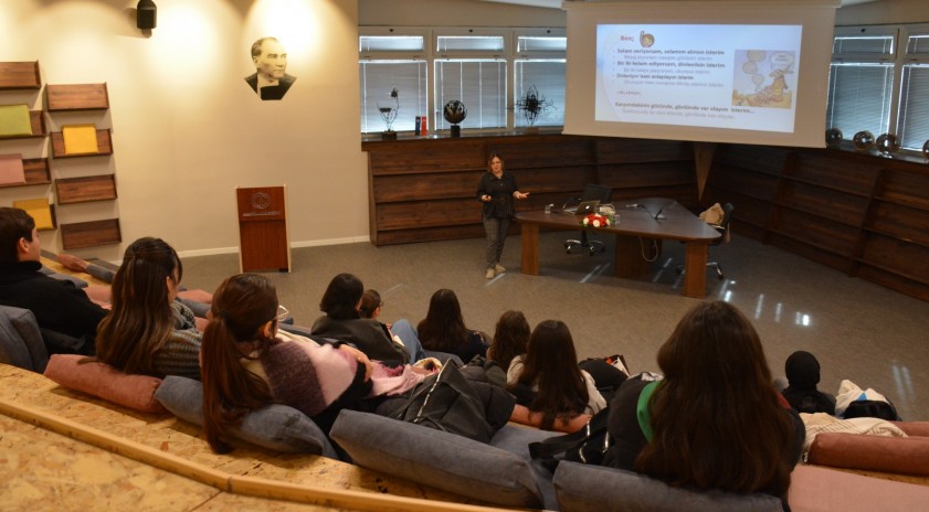 &ldquo;İlişkilerimizde İletişim (Y&uuml;z Y&uuml;ze ve Sanal) ve Sınırlar&rdquo; semineri d&uuml;zenlendi