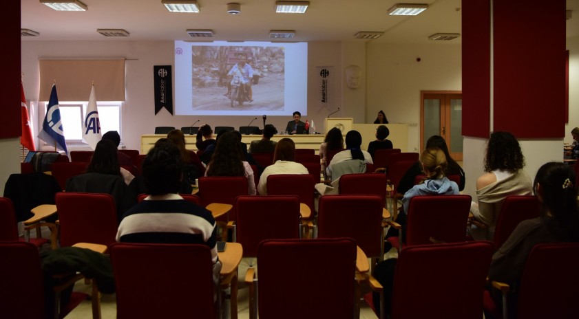 Anadolu Ajansı ile Anadolu &Uuml;niversitesi iş birliğinde d&uuml;zenlenen &ldquo;Haber Akademisi Eğitimleri&rdquo; &uuml;&ccedil;&uuml;nc&uuml; g&uuml;n&uuml;nde de devam ediyor
