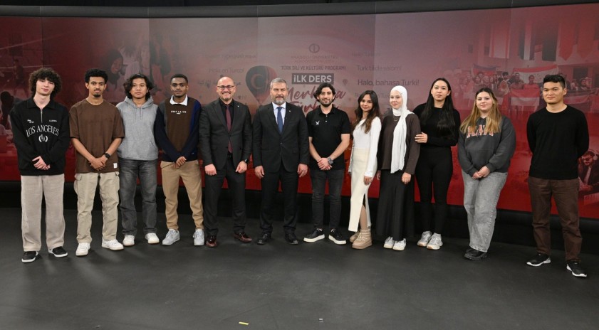 T&uuml;rk Dili ve K&uuml;lt&uuml;r&uuml; &Ouml;n Lisans Programı&rsquo;nın ilk dersi &ccedil;evrim i&ccedil;i olarak ger&ccedil;ekleştirildi