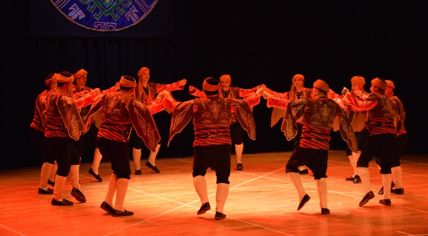 Yetişkin Halk Dansları Topluluğun'dan &ldquo;Batıdan Doğuya Anadolu&rdquo; g&ouml;sterisi