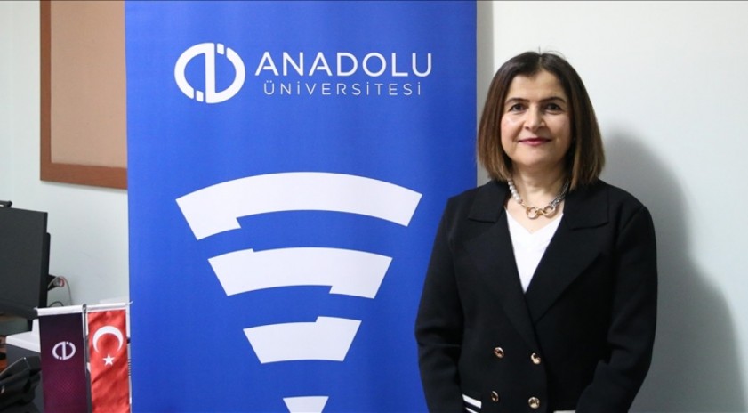 Cep telefonlarının "erişilebilirlik ve mekansızlık" &ouml;zellikleri dijital kumar bağımlılığını kolaylaştırıyor